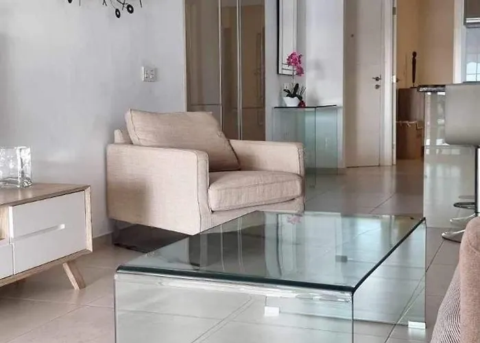 アパート Beril D17 アデヘ